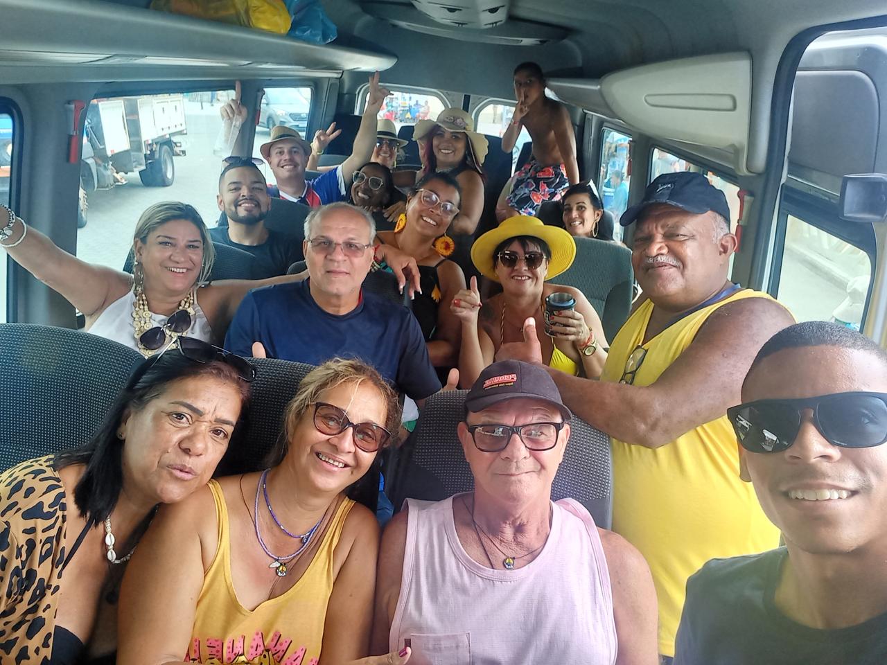 Grupo no ônibus