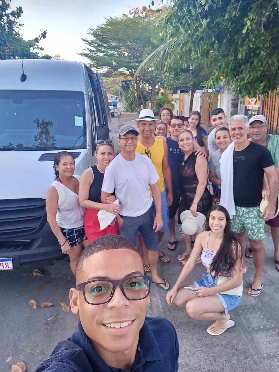 Grande grupo em passeio